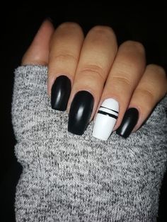 Black Nails One White, Black Snd White Nails, Trendy Black And White Nails, White Parties, Black And White Nail Designs, Pink Tip Nails, Black Gel Nails, Black And White Nail Art, Black White Nails