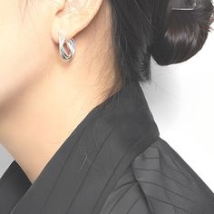 Say hello to our favorite pair of hoop earrings. This is the perfect size and shape, with a hint of shine and a touch of color to help you stand out in any crowd. Detail Item No: JC-Earrings-75/JC-Earrings-75-1Material: S925 SilverColor: Gold/SilverDiameter: 18mmWeight: 4.85g Modern Wrap Earrings With Ear Wire, Modern Clip-on Huggie Earrings, Silver Huggie Earrings With Wire Closure, Minimalist Clip-on Huggie Earrings, Modern Wrap Earrings, Elegant Small Hoop Wrap Earrings Hypoallergenic, Elegant Hypoallergenic Small Hoop Wrap Earrings, Trendy White Gold Hoop Earrings, Modern Hoop Clip-on Earrings