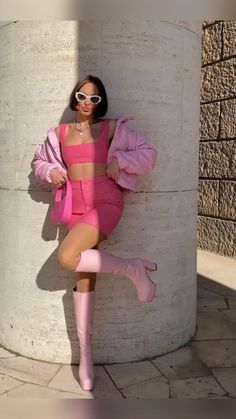 Perfectly pink outfits for spring or summer ! Check out these amazing outfits Botines Rosas Outfit, Barbiecore Outfits Aesthetic, Outfit Rosado, Pink Monochromatic Outfit, All Pink Outfit, Outfit Rosa, Outfit Botas, Barbie Outfits