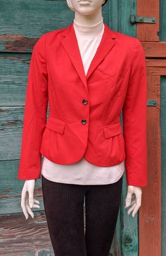 Beautifully tailored jacket in bright hunt-club red will look divine with your black breeches and boots for dinner in town with excellent equestrian style. 100% polyester fabric in a fine twill knit, double front button placket, 3 button cuffs, short narrow lapel and standard square collar, faux front pleated pockets, nipped waist and nicely tailored, lightly padded shoulders, beige acetate lining, excellent condition, label is H&M, marked size is US6, c1990s. The following measurements were tak Classic Red Blazer For Spring, Fitted Red Blazer For Winter, Red Casual Blazer For Business Casual, Red Notch Lapel Blazer For Winter, Red Tailored Outerwear For Business Casual, Red Blazer For Winter Business Casual, Red Blazer For Business Casual, Winter, Red Blazer For Business Casual In Winter, Red Long Sleeve Blazer For Business Casual