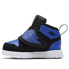 Best gifts for newborns/babies! Gifts For Newborns, Diamond Shoes, Baby Jordans, Retro Basketball Shoes, White Basketball Shoes, Baby Nike, Funny Baby Clothes, Camo Baby Stuff, Newborn Girl Outfits