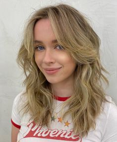 Shaggy Wavy Hair with Layers Face Framing Medium Length Hair, Naturally Wavy Hair Cuts, Wavy Layered Hair, Medium Length Wavy Hair, Wavy Hairstyles Medium, Hair Adviser, Dirty Blonde Hair