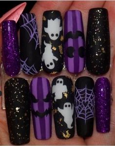 Elegant Halloween Nails, Matte Burgundy Nails, Classy Halloween Nails, Halloween Nail Art Ideas, Horror Nails, Holloween Nails, Creepy Eyes, Classy Halloween, Witchy Nails