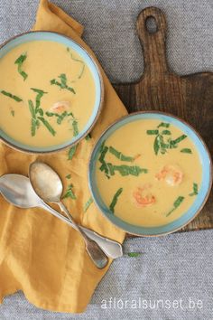 two bowls filled with soup on top of a table