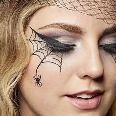 Spiderweb Halloween Makeup, Spider Eye Makeup Halloween, Spiderweb Face Paint, Spider Web Makeup Easy, Spiderweb Makeup Halloween, Spider Face Makeup, Spider Make Up, Halloween Makeup Spider Web, Spiderweb Eye Makeup