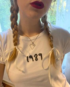 Baby Tee Aesthetic, Concert Taylor Swift, Crop Top Aesthetic, Bebe T Shirt, Tøp Aesthetic, Cinnamon Girl, Under Your Spell