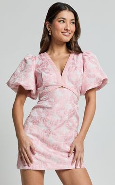 Diana Mini Dress - Jacquard Short Sleeve Cut Out Dress in Light Pink Short Dresses Classy, Recreate Outfits, Rush Week Outfits, Classy Summer Dress, Teacher Fits, Rush Week, Cute Formal Dresses