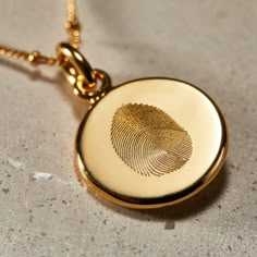 Gold Jewelry Ideas For Women, Arabic Necklace Design, Gold Locket Design For Men, Couple Jewelry Necklaces, Baby Gold Jewellery, Engraved Necklace Ideas, Jewelry Design Necklace Gold, Pendent For Men, Fingerprint Keepsake