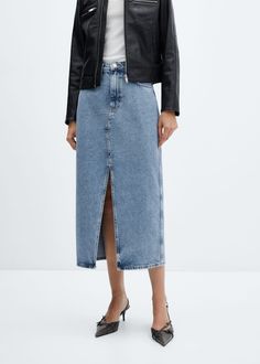 Ugg Tasman Outfit, Long Denim Skirt Outfits, Tasman Slippers Outfits, Black Blazer With Jeans, Long Denim Skirt Outfit, Mango Skirts, Slippers Outfit, Long Jean Skirt, White Cowboy Boots