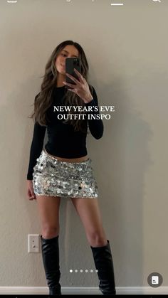 Black Sparkly Concert Outfit, Cute 18th Birthday Outfits, Nye Outfit Ideas Casual, Nytårs Outfit, Sparkle Skirt Outfit, Nye Fits, Sparkly Skirt Outfit, Glitter Skirt Outfit, Outfits Disco