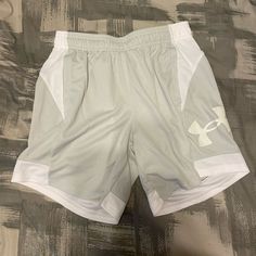 Great Condition Never Worn White Athletic Shorts With Short Length, Casual White Workout Shorts, Under Armour White Casual Shorts, Under Armour Casual White Shorts, Casual White Under Armour Shorts, Under Armour White Bottoms For Summer, Sporty White Under Armour Shorts, White Sporty Shorts By Under Armour, Under Armour Shorts Women