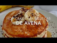 pancakes with bananas on top and the words hot cakes / panquecas de avena