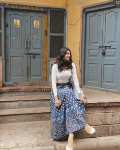 Summer Desi Fits, Desi Look Outfits, Delhi Outfit Ideas, Indo Western Casual Outfits, Desi Skirt Outfits, Banaras Outfit Ideas, Summer Indian Outfits, Skirt Top Indian Outfit Casual, Summer Outfits Indian