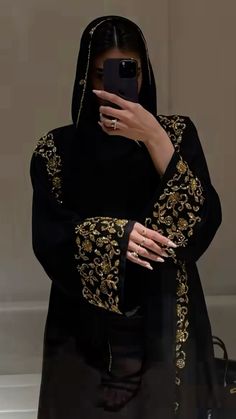 Black Abaya Outfit, Black Dress Hijab, Wedding Abaya, Simple Abaya, Muslim Long Dress, Abaya Designs Latest, Abaya Fashion Dubai, Arabian Women