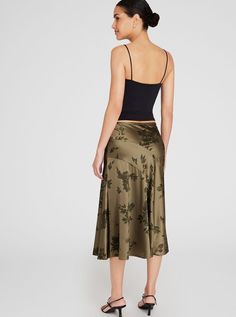 A fluted silk charmeuse skirt printed with clusters of roses and leaves for an ultra-feminine look and feel. Cut on the bias for a flattering slim fit. Ultra Feminine, Mother Denim, Back Women, Blazer And Shorts, Summer Fabrics, Club Monaco, Silk Charmeuse, Feminine Look, Outerwear Sweater