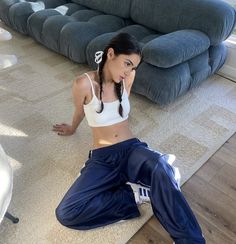 Adidas Track Pants Outfit, Blue Adidas Pants, Navy Pants Outfit, Aeroplane Outfit, Adidas Pants Outfit, Comfortable Airport Outfit, Blue Pants Outfit, Parachute Pants Outfit, Sweatpants Outfit Ideas