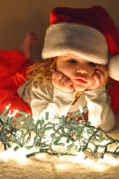 Cute Christmas Kid Pictures, Christmas Pictures Of Kids, Christmas Photos For Toddlers, Toddler Christmas Pictures At Home, Baby Xmas Photo Ideas, Christmas Children Photography, Christmas Family Shoot, Kids Christmas Pictures, Toddler Christmas Photoshoot