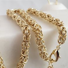 👍 America's Best-selling Chain Necklace ✔ Timeless & Classic OTHER INFORMATION ✓ All items are nicely packaged ready to gift in elegant jewelry boxes. ✓ Finished by our master goldsmiths ✓ Versatile - Elevates every outfit and appropriate for every occasion! ✓ Easy to put on and off ✓ Matches 18K Solid Gold Byzantine Jewelry Russian Gold Jewelry, Byzantine Jewelry, Byzantine Necklace, Necklace Outfit, Modern Gold Jewelry, Handmade Gold Jewellery, 18k Gold Chain, Authentic Jewelry, Diy Crochet Projects