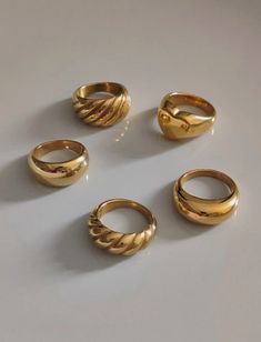 Burger Ring Stack, Gold Y2k Rings, Gold Chunky Rings Aesthetic, Gold Ring Chunky, Gold Jewelry Chunky, Gold Rings Chunky, Chunky Gold Rings Aesthetic, Chunky Ring Stack, Chunky Gold Jewelry Aesthetic