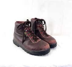 Nice, Well-made Vasque brown leather hiking boots. Made In Italy. Size is 7 1/2 W...mens --- see measurements A few toe scuffs.. otherwise good shape. Sole length: ~10 3/4" Widest part bottom sole: 4" top to bottom: ~6" Sturdy Hiking Work Boots, Sturdy Work Boots For Hiking With Round Toe, Brown High-top Hiking Boots With Steel Toe, Brown High-top Steel Toe Hiking Boots, Brown Steel Toe Hiking Boots For Adventure, Sturdy Brown Hiking Boots With Round Toe, Sturdy Brown Hiking Boots, Rugged Brown Hiking Boots With Protective Feet, Brown Sturdy Work Boots For Hiking