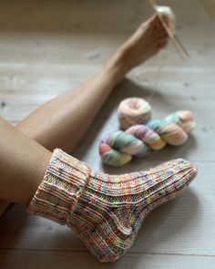 She’s A Rainbow Socks English Popknit knitting pattern Knit Sock Sneakers, Knitted Heels Socks, Chunky Sock Pattern, Nimble Needles Socks, Chunky Knit Sock Pattern, 9 Inch Circular Needles Knit Socks, Judy’s Magic Cast On For Socks, Judys Magic Cast On, Chunky Socks