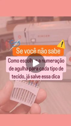 a person holding a small device in their hand with the words se voca nao sabe on it