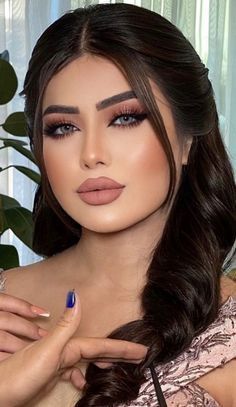 Engagement Makeup, Belle Silhouette, Eye Makeup Pictures, Brown Hair With Blonde Highlights, Wedding Makeup Looks, Glowing Makeup, Elegant Makeup, Pretty Skin, Makeup Makeover