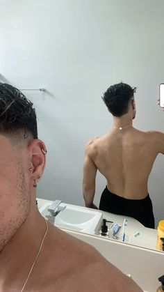 Taper Fade Short Hair, Mens Haircuts Short Hair, Barbers Cut, Men Haircut Curly Hair, Taper Fade Haircut, Faded Hair, Men Haircut Styles, Mens Haircuts Fade, Corte De Cabelo Masculino