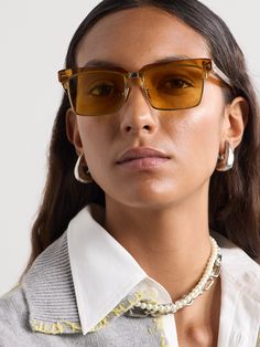 Miu Miu's sunglasses have gold-tone square frames topped with a sleek acetate brow bar. They're detailed with the label's logo along the temples and have adjustable nose pads to ensure a comfortable fit. Gia Borghini, Jacques Marie Mage, Lens Logo, Rosie Huntington, نظارات شمسية, Flat Dress Shoes, Gucci Eyewear, Huntington Whiteley, Acetate Sunglasses