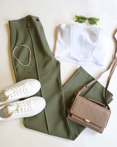 Pants Flatlay, Denim Hacks, Flatlay Fashion, Two Piece Jumpsuit, Fresh Outfits, Flatlay Styling