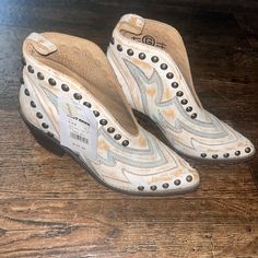 Nwt Purchased From Boot Barn. Size 8. Nfr Rodeo, Corral Boots Womens, Country Summer, Boot Barn, Corral Boots, Women's Circle, White Booties, Rodeo Fashion, White Blue