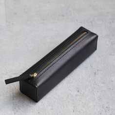 Черный стильный квадратный тонкий veg-загорелый кожаный - Etsy Грузия Rectangular Pencil Case With Pen Holders, Black Leather Rectangular Pencil Case, Rectangular Pencil Case With Pen Slots, Classic Rectangular Everyday Pencil Case, Classic Rectangular Pencil Case For Everyday Use, Classic Rectangular Pencil Case, Modern Rectangular Pencil Case For Everyday Use, Classic Leather Pencil Case For Personal Use, Classic Rectangular Pencil Case For Personal Use