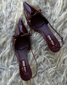 Shoes Summer 2024, Everyday Heels, Miu Miu Heels, Classy Heels, Pretty Heels, Smink Inspiration, Vintage Heels