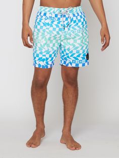 Poolshorts aus 100 % Mikrofaser-Polyester, 43,2 cm Außennaht
Pool-Shorts mit elastischem Bund und Nu-Wave-Aufdruck
Mit Nahttaschen vorne und aufgesetzter Gesäßtasche
Mit Logo verzierte Ösen, Kordelzug und Beinaufnäher
Vollständiges Mesh-Beinfutter
Das Model ist 6 Fuß groß, hat eine Taillenweite von 32 Zoll und trägt Größe M Blue Short-length Swimwear For Poolside, Summer Short Length Swim Trunks For Pool, Casual Fitted Swim Trunks For Swimming, Summer Swim Trunks For Pool, Short Length, Summer Swim Trunks For Pool, Stretch Swim Trunks For Pool And Beach Season, Fitted Swim Trunks For Summer Swimming, Printed Swim Trunks For Poolside Beachwear, Summer Printed Swim Trunks For Poolside