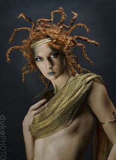 Medusa Hairstyle, Medusa Percy Jackson, Snake Hairstyle, Spooky Hairstyles, Snake Braids, Snake Face Paint, Medusa Cosplay