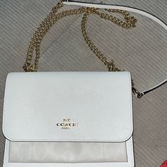 Crossbody - White and gold, Coach purse White And Gold Purse, White Purse Aesthetic, Coach White Bag, Aesthetic Purses, White Coach Bag, White Coach Purse, Trendy Purses, Luxury Bags Collection, White Crossbody Bag