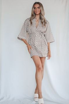 Tonight is the night to be best dressed!! We give you the perfect Summer night kimono dress! Chocolate geo print short sleeve kimono dress, detachable bet, not lined Material is Polyester Hang to dry Model is 5'9 wearing a small SHOP THE LOOK Small Medium Large Length 32" 33" 34" Bust 22" 23" 24" Wedding Guest Romper, Party Bottoms, Short Sleeve Kimono, Amazing Lace, Denim Romper, Best Dressed, Shop The Look, Summer Night, Kimono Dress