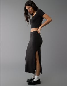 Black Long Skirt Outfit, Midi Skirt Outfit Fall, Midi Black Skirt, Midi Skirt Winter, Maxi Skirt Winter, Skirt Outfit Fall, Fitted Midi Skirt, White Jeans Men, Midi Skirt Outfit