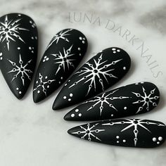 Black and White Gothic Snowflake Nails Goth Christmas Nails - Etsy Dark Nail, Witchy Nails, Country Nails, Goth Nails, Snowflake Nails, Paws And Claws, Dark Gothic