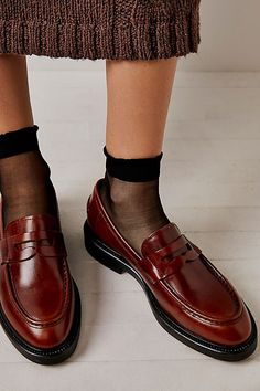 Fall Business Wingtip Platform Loafers, Classic Platform Loafers For Business In Fall, Classic Business Platform Loafers For Fall, Dress With Loafers, Socks And Loafers, Loafers With Socks, Loafers Outfit, Chique Outfits, Shoes World