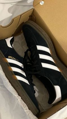 Black Spezial Adidas, Adidas Aesthetic, Dream Sneakers, David Beckham Style, Adidas Samba Outfit, Fancy Footwear, Adidas Handball Spezial, Adidas Handball, Shoes Outfit Fashion