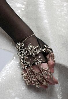 Fashion Detail Moda Steampunk, Mode Steampunk, Outfit References, Chanel Couture, Gothic Steampunk, Hand Jewelry, Steampunk Fashion, Punk Rock