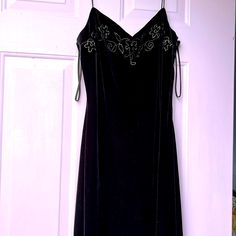 This Formal Gown Is Spaghetti Strap Style Black Velvet Stretchy Material With Beaded Design Throughout The Back & Along The Bust It’s Absolutely Gorgeous The Pictures Just Don’t Do It Justice . This Gown Is Designed In A Mae West Style With The Sheer Across The Back Shoulders & From The Mid Length Back To The Floor With Beading It’s Absolutely Gorgeous ! Zips On The Left Side Under The Arm . This Is Vintage Never Seen Another Like It . There Is One Small Flaw On The Front As Seen In Last Pic But Elegant Holiday Evening Dress With Spaghetti Straps, Formal Embellished Evening Dress With Spaghetti Straps, Gothic V-neck Evening Dress, 90s Prom Dress Velvet Black, Black V-neck Nightgown For Night Out, Black V-neck Evening Nightgown, Black V-neck Embroidered Dress With Embroidered Hem, Mae West, Just Don