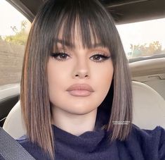 Selena Gomez Short Hair, Elegant Short Hair, Bangs With Medium Hair, Haircuts Straight Hair, Short Hair With Bangs, Medium Hair Cuts, Cortes De Cabello, Natural Hairstyles, Trendy Hairstyles