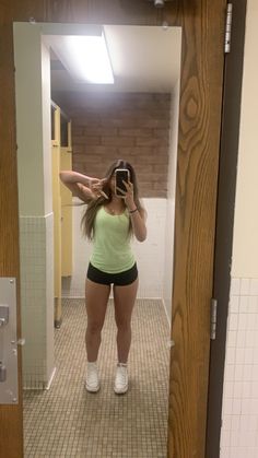 Workout Outfits Tank Top, Outfits For Roller Coasters, Casual Academia Outfit Summer, Outfit Ideas Thick Thighs, 130lbs Women, Basic Lululemon Outfits, Bod Goal Aesthetic, Speed Up Shorts Outfit, Outfits For Thick Thighs