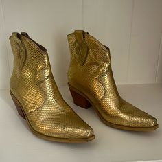 Butrich Ankle Booties Gold Bought And Wore A Few Times (Not My Style) Size 36 (Us 6) Made In Peru Make An Offer! Gold Boots, Ankle Booties, Peru, Bootie Boots, Ankle Boots, Size 6, Women Shoes, My Style, Boots