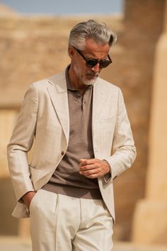 Mens Italian Fashion, Chinos Men Outfit, Pini Parma, Older Mens Fashion, Italian Clothing, Rehearsal Dinner Outfits, Italian Shirts, Italian Elegance, Older Man