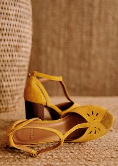 High Simone sandals - Ocher - Split bovine leather - Sézane Mode Shoes, High Sandals, Rubber Heels, Parisian Style, Womens Oxfords, Natural Leather, High Heel Sandals, Cute Shoes, Cowhide Leather