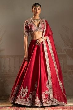 Red can can attached lehenga featuring zardozi embroidered tree, persian floral blossom motifs highlighted by sequins and pearls. Comes with matching embroidered padded blouse and dupatta. - Aza Fashions Latest Bridal Lehenga Designs, Heavy Lehenga, Ridhi Mehra, Bridal Lehenga Designs, Latest Bridal Lehenga, Wedding Lehenga Designs, Indian Bride Outfits, Lehenga Blouse Designs, Traditional Indian Dress