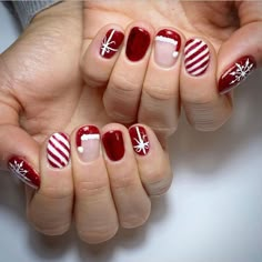 For those that love to dress up their nails for the holidays here is a list of nail designs you can try on short nails. If you have Christmas joy then these designs are definitely filled with them. #Christmasnaildesigns #Christmasnailart #Naildesignsonshortnails #nailartonnatural nails Christmas Nails Short, Jumper Nails, Shorter Nails, Nail Christmas, Flame Nails, Xmas Nail, Xmas Nail Art, Nails Holiday, Nails 2017